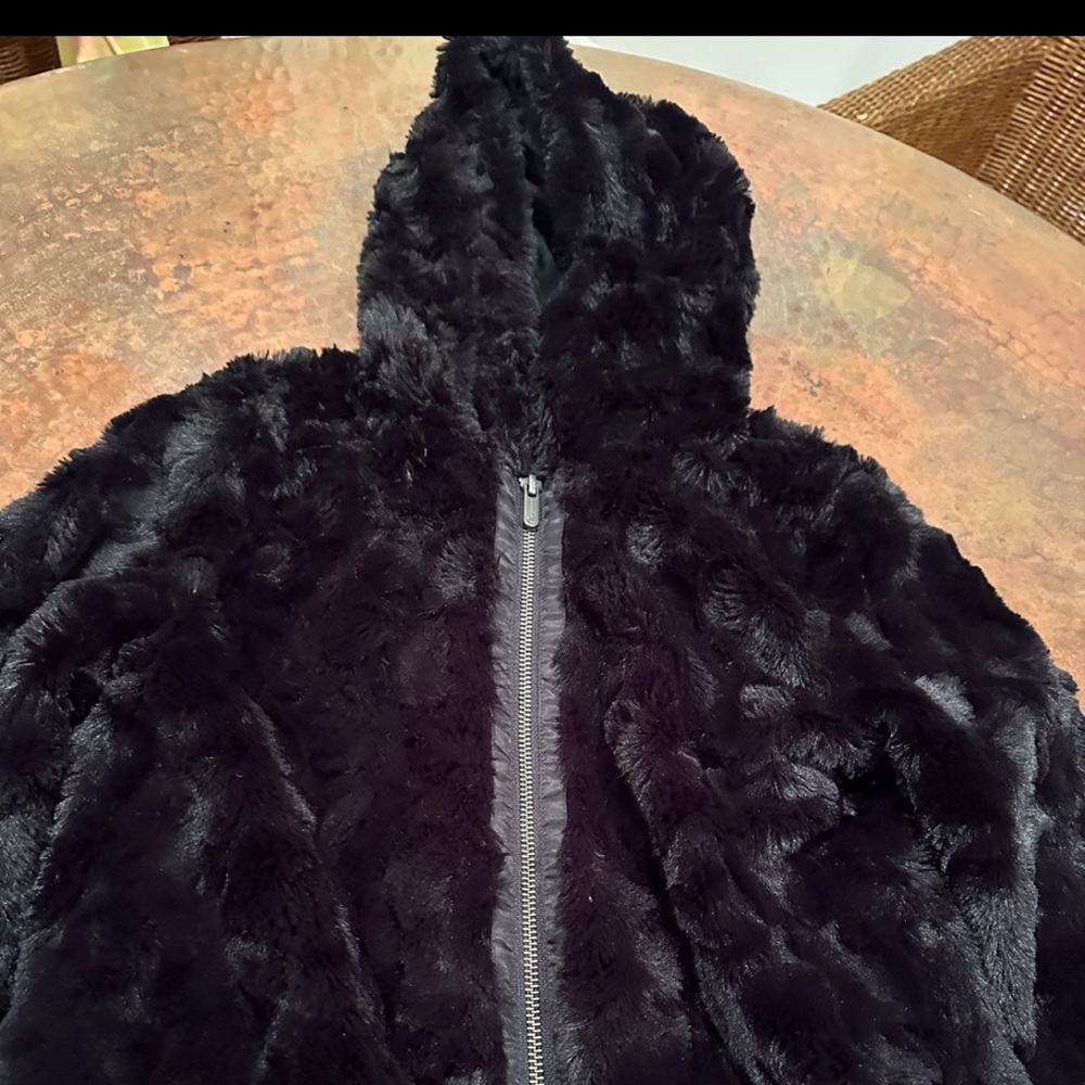 Ella moss faux fur in black. Size 10.